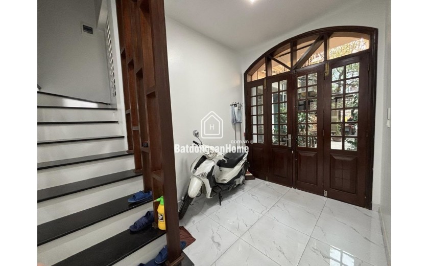 Cho thuê nhà LÀM SPA, KD ONLINE, VP Phố Hoàng Ngọc Phách, Đ.Đ, 50m2, 4 tầng, 25 triệu